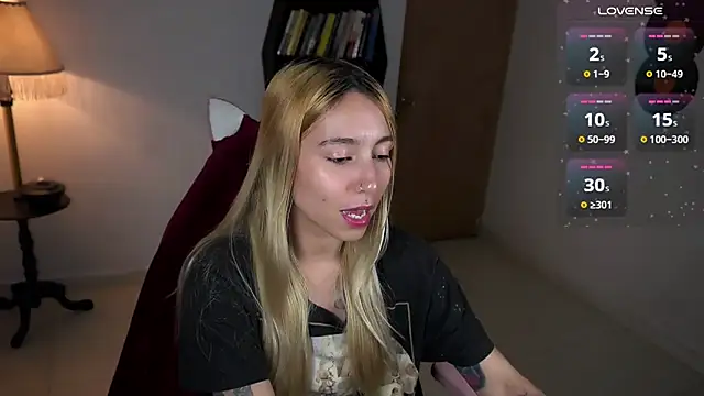 Snapshot of Saucy_Jenn chatting on 11/09/25, 10:41 Saucy Jenn online show from 11/09/25, 10:41