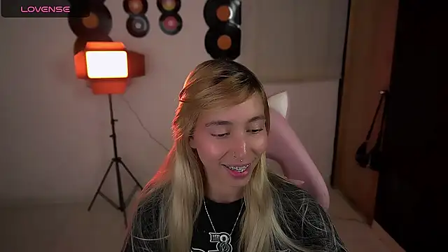 Saucy Jenn online show from 04/10/26, 04:28