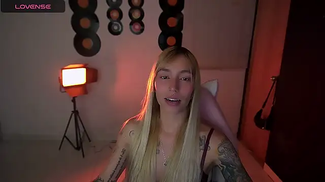 Saucy Jenn online show from 04/12/26, 03:44