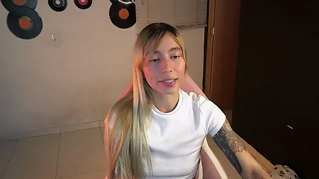 Snapshot of Saucy_Jenn chatting on 05/24/26, 02:16 Saucy Jenn online show from 05/24/26, 02:16
