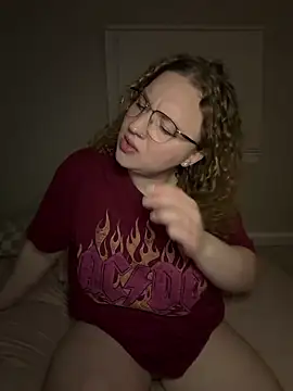 Snapshot of EmmieRae chatting on 05/12/26, 04:31 EmmieRae online show from 05/12/26, 04:31