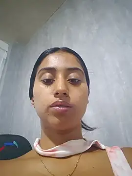 Snapshot of Valentinne_z chatting on 02/01/25, 02:02 Valentinne z online show from 02/01/25, 02:02