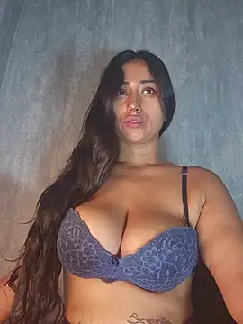 Valentinne z online show from 11/12/25, 05:19