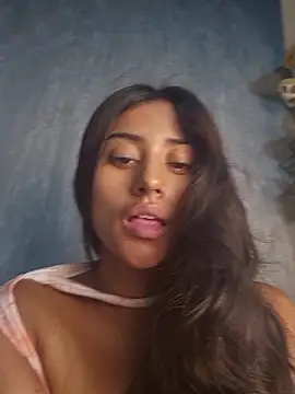 Valentinne z online show from 11/18/25, 06:51