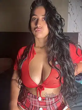 Valentinne z online show from 04/19/26, 07:29