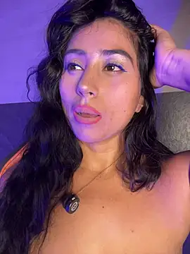 Snapshot of Valentinne_z chatting on 05/24/26, 01:10 Valentinne z online show from 05/24/26, 01:10