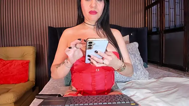 Snapshot of JuliaDawson_ chatting on 10/21/25, 10:54 JuliaDawson  online show from 10/21/25, 10:54