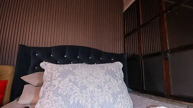 JuliaDawson  online show from 02/15/26, 11:56