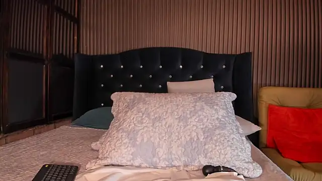 JuliaDawson  online show from 04/16/26, 01:39