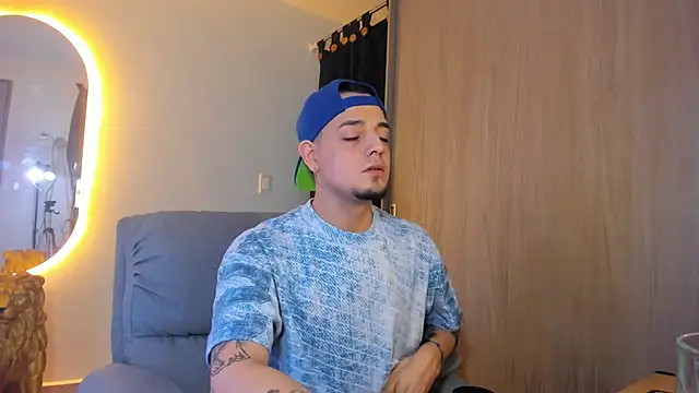 Snapshot of alejandro_calderon1 chatting on 02/03/25, 04:57 alejandro calderon1 online show from 02/03/25, 04:57