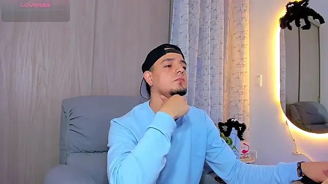 Snapshot of alejandro_calderon1 chatting on 10/15/25, 04:56 alejandro calderon1 online show from 10/15/25, 04:56