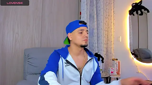 Snapshot of alejandro_calderon1 chatting on 10/28/25, 05:22 alejandro calderon1 online show from 10/28/25, 05:22