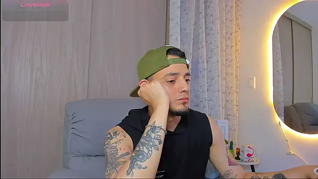 Snapshot of alejandro_calderon1 chatting on 11/12/25, 05:30 alejandro calderon1 online show from 11/12/25, 05:30