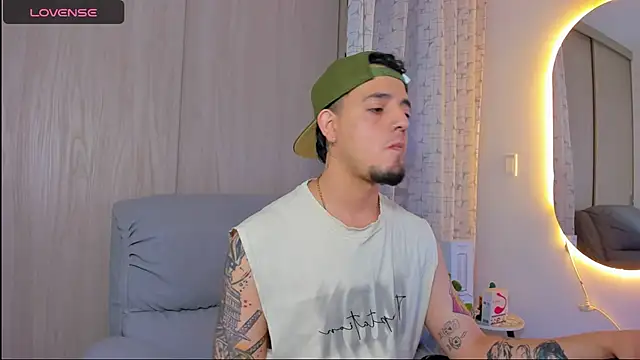 Snapshot of alejandro_calderon1 chatting on 11/13/25, 10:08 alejandro calderon1 online show from 11/13/25, 10:08