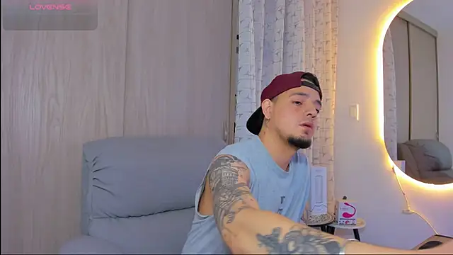 Snapshot of alejandro_calderon1 chatting on 11/17/25, 05:02 alejandro calderon1 online show from 11/17/25, 05:02