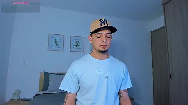 Snapshot of alejandro_calderon1 chatting on 11/26/25, 09:32 alejandro calderon1 online show from 11/26/25, 09:32