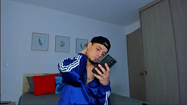 Snapshot of alejandro_calderon1 chatting on 12/02/25, 05:24 alejandro calderon1 online show from 12/02/25, 05:24