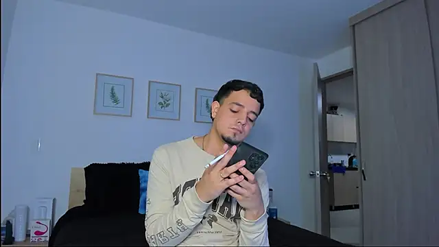 Snapshot of alejandro_calderon1 chatting on 12/16/25, 03:33 alejandro calderon1 online show from 12/16/25, 03:33