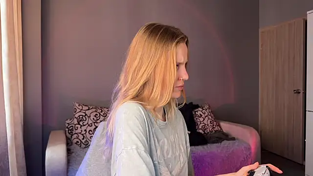 Snapshot of Chanel_Gill chatting on 09/18/25, 06:37 Chanel Gill online show from 09/18/25, 06:37