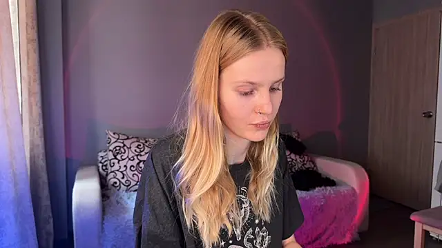 Snapshot of Chanel_Gill chatting on 09/20/25, 05:30 Chanel Gill online show from 09/20/25, 05:30