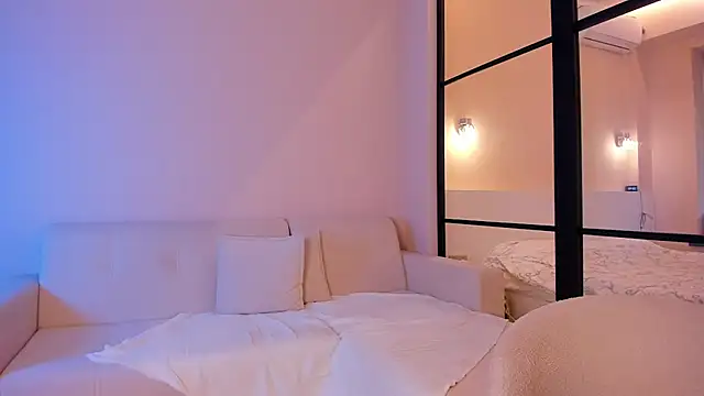 Snapshot of Lunaonekiss chatting on 02/06/25, 02:44 Lunaonekiss online show from 02/06/25, 02:44