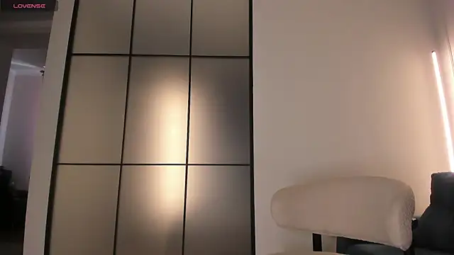 Snapshot of Lunaonekiss chatting on 11/03/25, 08:04 Lunaonekiss online show from 11/03/25, 08:04