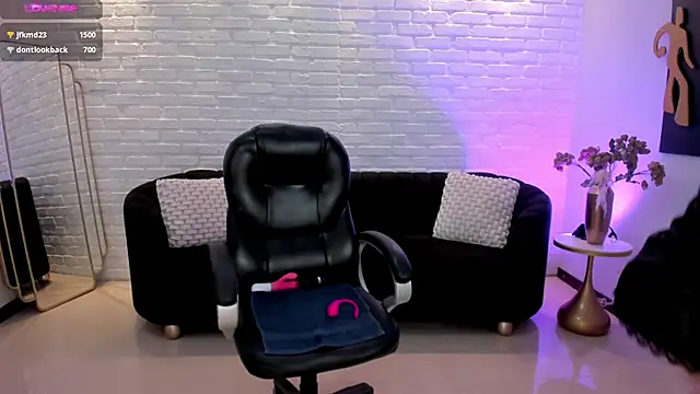 Snapshot of JennaOlsonX chatting on 02/20/25, 02:46 JennaOlsonX online show from 02/20/25, 02:46