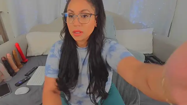 MeghanXO online show from 12/21/25, 12:45