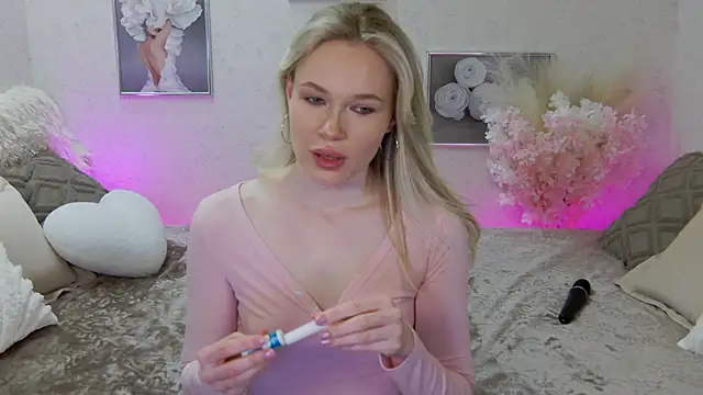 Snapshot of Veronika_Mitchel chatting on 03/18/25, 05:53 Veronika Mitchel online show from 03/18/25, 05:53