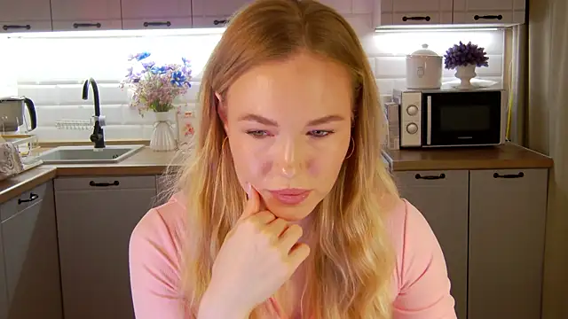 Snapshot of Veronika_Mitchel chatting on 10/19/25, 12:28 Veronika Mitchel online show from 10/19/25, 12:28