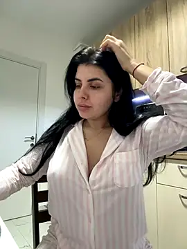 Snapshot of Scarlett-Dream chatting on 12/15/25, 04:06 Scarlett-Dream online show from 12/15/25, 04:06