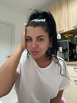 Snapshot of Scarlett-Dream chatting on 05/18/26, 05:02 Scarlett-Dream online show from 05/18/26, 05:02