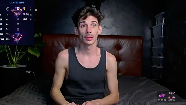 Snapshot of DanielCrush1 chatting on 11/04/25, 02:05 DanielCrush1 online show from 11/04/25, 02:05