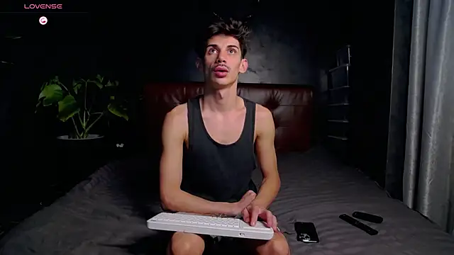 Snapshot of DanielCrush1 chatting on 11/05/25, 10:59 DanielCrush1 online show from 11/05/25, 10:59