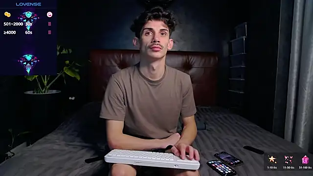 Snapshot of DanielCrush1 chatting on 11/08/25, 10:59 DanielCrush1 online show from 11/08/25, 10:59