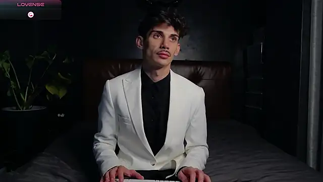 Snapshot of DanielCrush1 chatting on 11/10/25, 02:27 DanielCrush1 online show from 11/10/25, 02:27