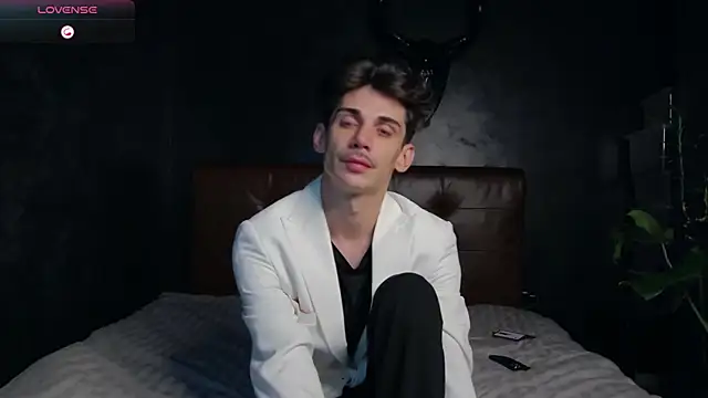 Snapshot of DanielCrush1 chatting on 11/14/25, 01:10 DanielCrush1 online show from 11/14/25, 01:10