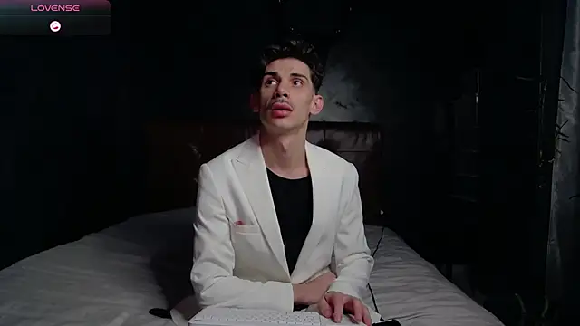 Snapshot of DanielCrush1 chatting on 11/26/25, 04:30 DanielCrush1 online show from 11/26/25, 04:30