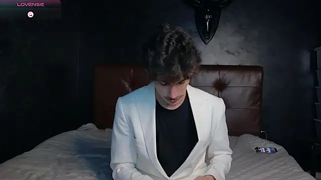 Snapshot of DanielCrush1 chatting on 11/28/25, 03:25 DanielCrush1 online show from 11/28/25, 03:25