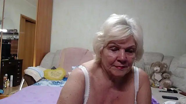 Snapshot of Blondebomb chatting on 02/05/26, 04:17 Blondebomb online show from 02/05/26, 04:17