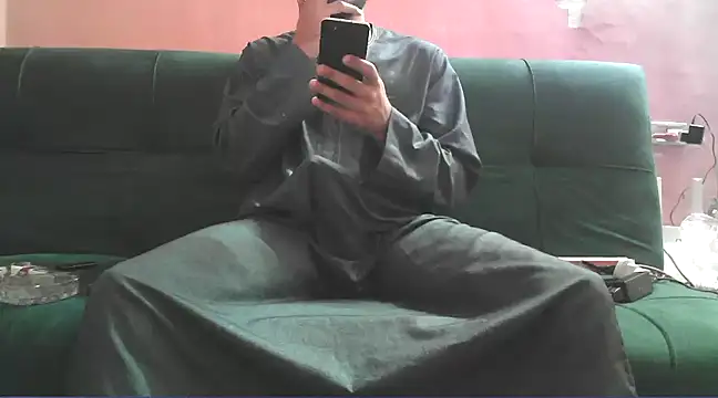 Snapshot of foxsanSs chatting on 03/08/25, 03:17 foxsanSs online show from 03/08/25, 03:17