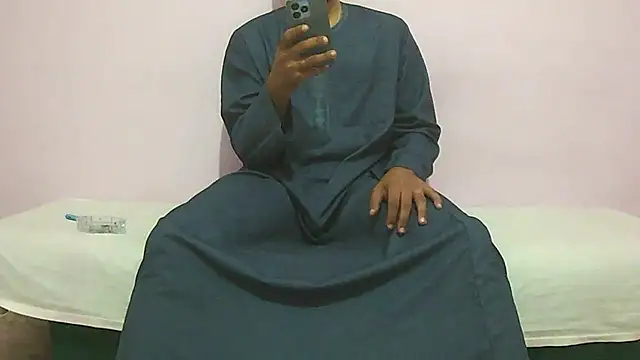 Snapshot of foxsanSs chatting on 10/05/25, 07:34 foxsanSs online show from 10/05/25, 07:34