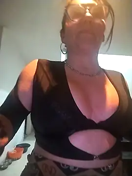 Snapshot of Myrnasexxx chatting on 12/21/25, 11:45 Myrnasexxx online show from 12/21/25, 11:45