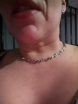 Snapshot of Myrnasexxx chatting on 12/23/25, 02:53 Myrnasexxx online show from 12/23/25, 02:53