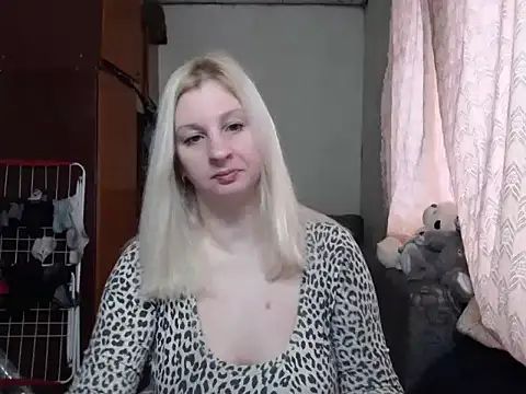 Snapshot of BustyBlond chatting on 02/06/25, 06:18 BustyBlond online show from 02/06/25, 06:18
