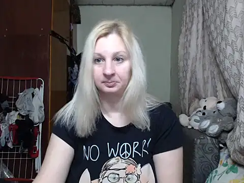 Snapshot of BustyBlond chatting on 02/11/25, 03:18 BustyBlond online show from 02/11/25, 03:18