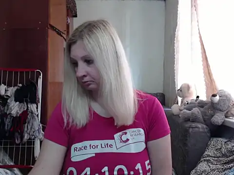 Snapshot of BustyBlond chatting on 02/13/25, 08:48 BustyBlond online show from 02/13/25, 08:48
