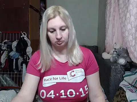Snapshot of BustyBlond chatting on 03/04/25, 03:37 BustyBlond online show from 03/04/25, 03:37