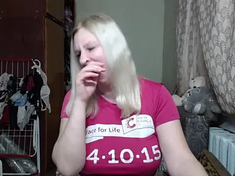 Snapshot of BustyBlond chatting on 03/05/25, 04:13 BustyBlond online show from 03/05/25, 04:13