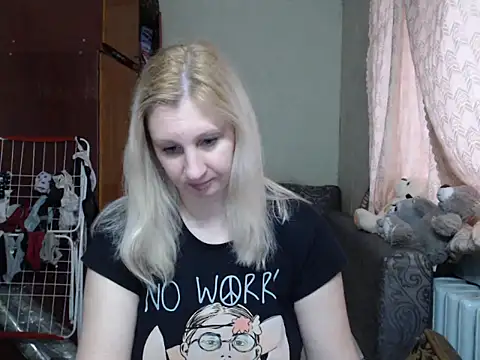 Snapshot of BustyBlond chatting on 03/13/25, 03:17 BustyBlond online show from 03/13/25, 03:17